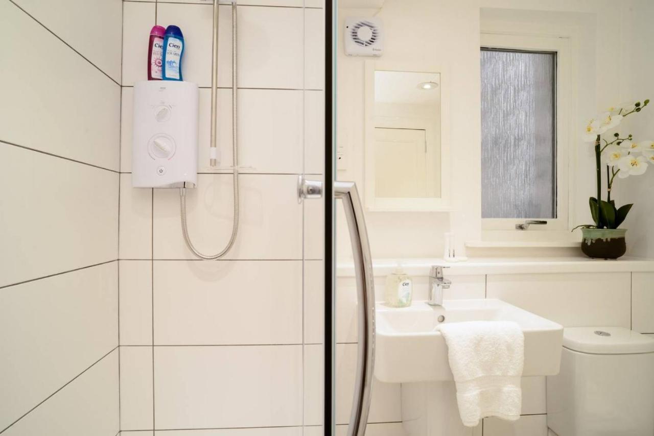 Altido Lovely Apartment For 4 With Free Parking เอดินบะระ ภายนอก รูปภาพ